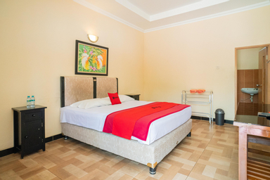 Queen Standard Room
