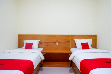 Bedroom 4, RedDoorz near Rita Supermall Purwokerto 2, Banyumas