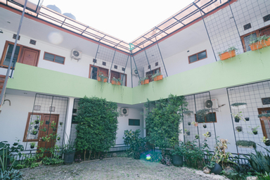 Exterior & Views 2, Urbanview Hotel Griya Surya Malang, Malang