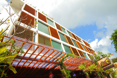 Exterior & Views