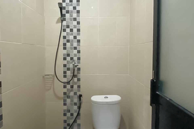 Bedroom 4, Losmen Family Syariah Bypass Juanda, Surabaya
