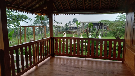 Exterior & Views 4