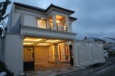 Villa Syariah Muvida dengan Kolam Renang di Tengah Kota, yogyakarta