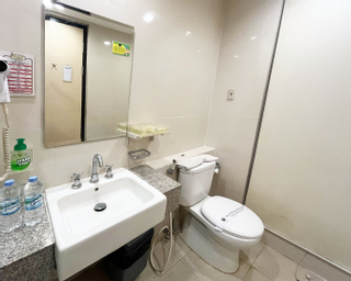 Bathroom 15