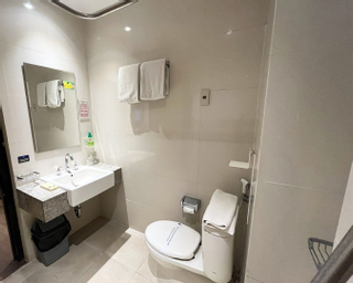 Bathroom 14