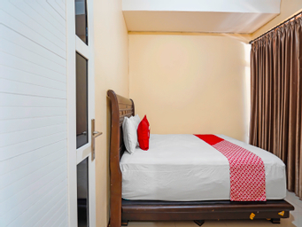 Bedroom 3, Oyo 91743 Choirul Residence, Surabaya