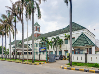 Exterior & Views, Townhouse OAK Hotel Grand Cikarang, Cikarang
