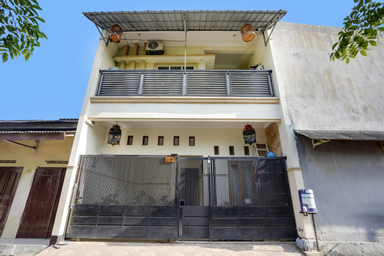 Exterior & Views 1, OYO Life 91893 Kost Jeje Syariah, Surabaya