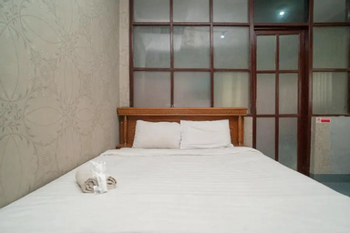 Bedroom 1, Monjali Inn RedPartner near Tugu Yogyakarta, Yogyakarta