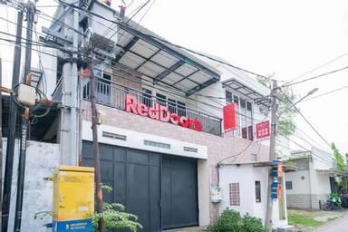 Exterior & Views 1, RedDoorz @ Sukomanunggal Surabaya, Surabaya
