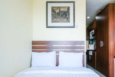 Bedroom 1, Tidy and Compact Studio at Tamansari Papilio Apartment By Travelio, Surabaya