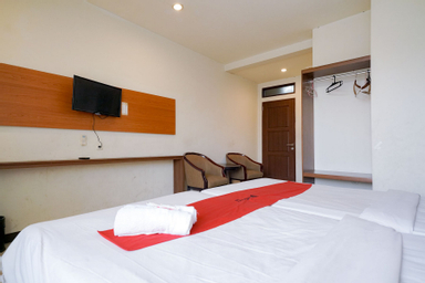 Bedroom 3, RedDoorz near Braga Street, Bandung