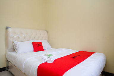 Queen Standard Room