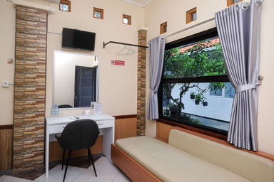 Bedroom 2, RedDoorz Syariah near Kampus UNSOED Purwokerto, Banyumas