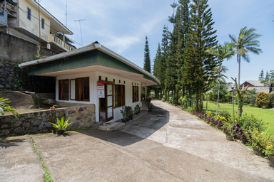 Exterior & Views 2, Urbanview Hotel Griya Astoeti 2 Cisarua Puncak, Bogor