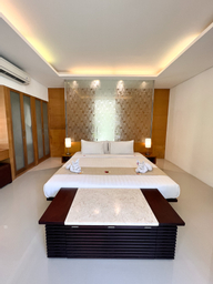 Suite Deluks King - Pemandangan Kolam Renang