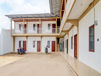 Exterior & Views 2, OYO 92054 Gala Residence, Jambi