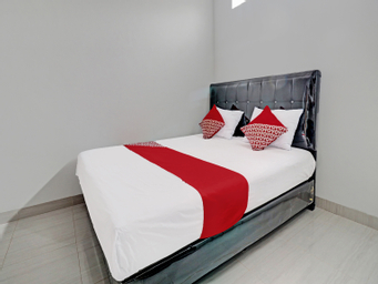 Bedroom 1, OYO 92057 Reny Kost Syariah, Jambi