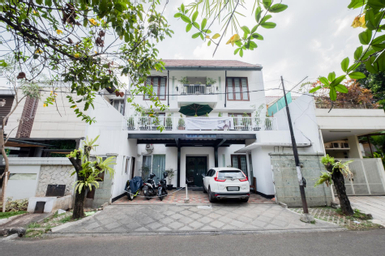 Others 4, Singgahsini Casa D Elok Near PIM 1 (tutup sementara), Jakarta Selatan
