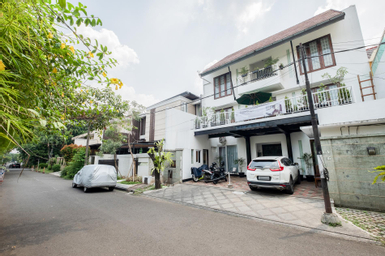 Others 3, Singgahsini Casa D Elok Near PIM 1 (tutup sementara), Jakarta Selatan