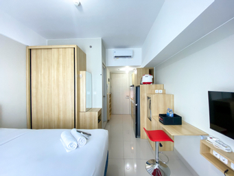 Bedroom 4, Fancy and Simply Studio Room at Springlake Summarecon Bekasi Apartment By Travelio, Bekasi