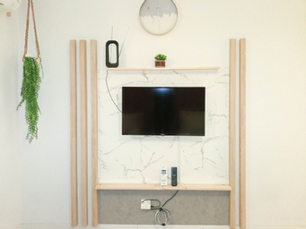 Elegant and Cozy Studio Barsa City Apartment By Travelio, yogyakarta