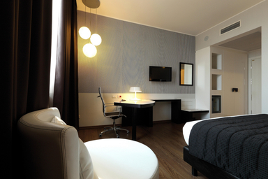 Bedroom 13