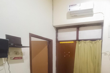 Bedroom 4, Hotel Malang near Alun Alun Malang RedPartner, Malang