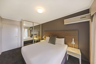Bedroom 3, Adina Apartment Hotel Sydney Surry Hills, Sydney