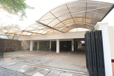 Exterior & Views 2, Merapi Inn Syariah by ecommerceloka, Surabaya
