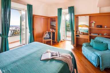 Bedroom 1, Hotel Riviera, Genova