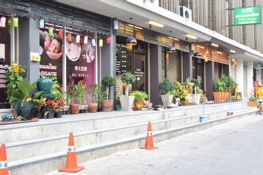 Exterior & Views 2, Hide Bangkok Hostel, Khlong Toey