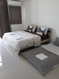 Bedroom 3, Sukhumvit 50 hostel, Phra Khanong