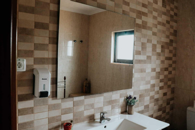 Kamar Double, kamar mandi umum