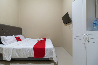 Bedroom 2, RedDoorz near Palembang Trade Center 4, Palembang