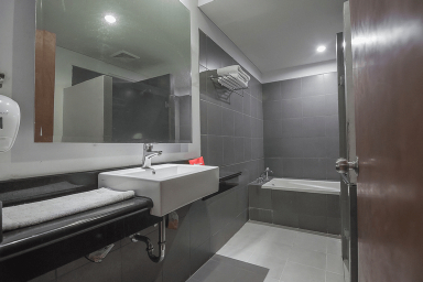 Bedroom 4, RedDoorz Premium near Paris Van Java Mall, Bandung