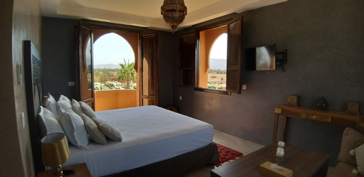King Suite - Mountain View