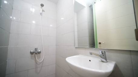 Bedroom 4, Nice and Comfy Studio at Supermall Mansion Apartment By Travelio, Surabaya