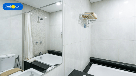 Bathroom 10