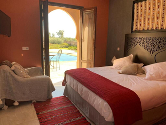 Room with Queen Bed - Pool View