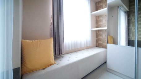 Modern and Cozy Stay Studio Apartment at Tanglin Supermall Mansion By Travelio, surabaya