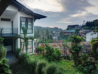 Exterior & Views 2, OYO 90596 Hotel Griya Astoeti, Bogor