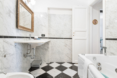 Bedroom 4, Porto Antico Exclusive Flat with parking, Genova