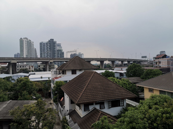 Exterior & Views 7