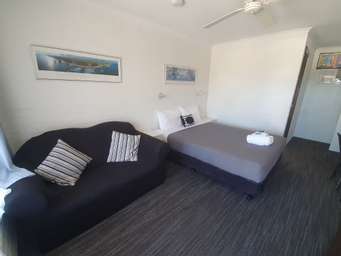Bedroom 3, Coastal Bay Motel Coffs Harbour, Coffs Harbour - Pt A