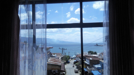 Exterior & Views 4