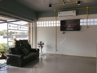 Public Area 3, Best Bed Bangkok Suvarnabhumi Hostel, Bang Plee