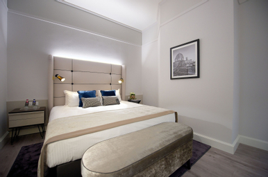 Room with Queen Bed