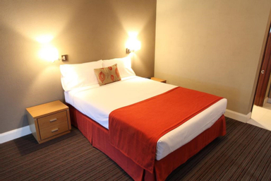Bedroom 3, Rose & Crown Hotel, Swan