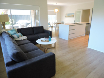 Others 4, Contemporary Cove, Busselton
